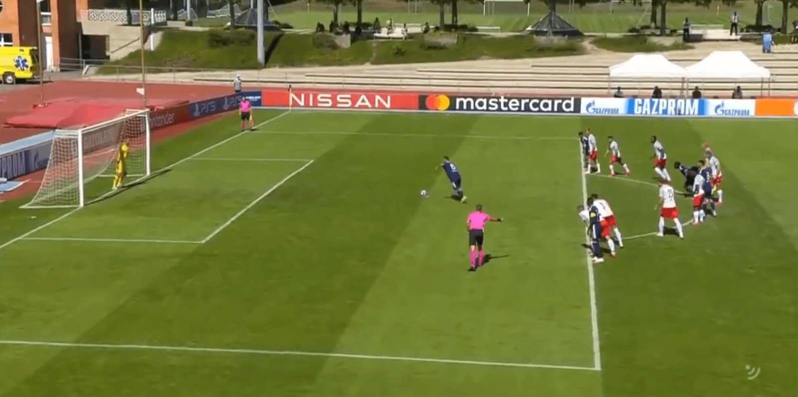 Dramat młodego piłkarza. Zmarnował 3 rzuty karne w 3 minuty [WIDEO] Obraz wpisu