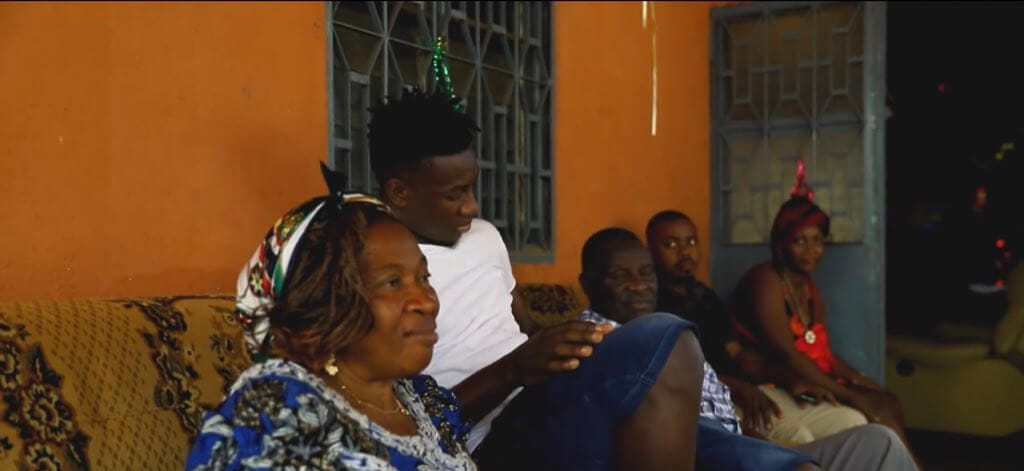 Dzięki niemu wioska będzie miała prąd. Onana postrzegany jako bohater Obraz wpisu