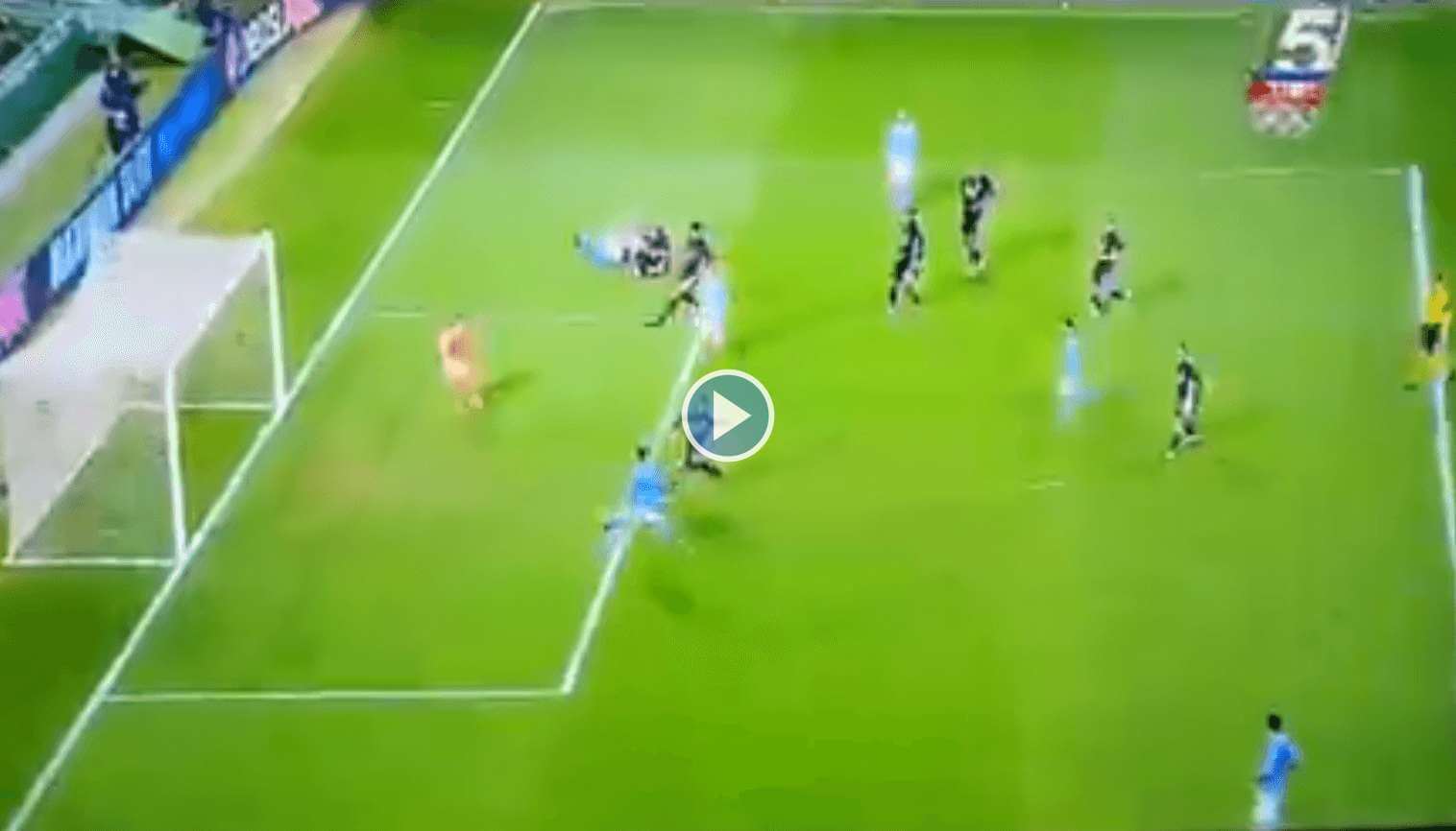 Jak on to zmarnował?! Sterling nie trafia z kilku metrów do pustej bramki [WIDEO] Obraz wpisu