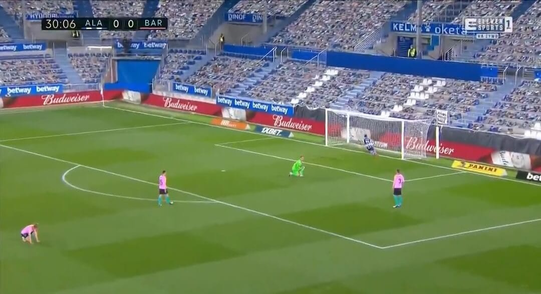 Barcelona straciła bramkę na własne życzenie. Fatalny błąd Neto [WIDEO] Obraz wpisu