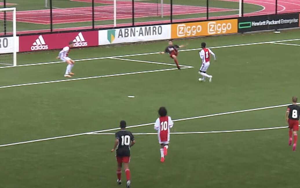 Syn Robina van Persiego zachwyca w młodzieżowych rozgrywkach. Piękna bramka Holendra [WIDEO] Obraz wpisu