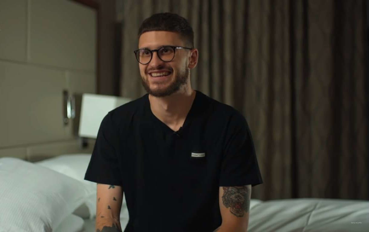 Wielkie wyróżnienie dla Mateusza Klicha! Przegrywa tylko z Bruno Fernandesem i Kevinem De Bruyne Obraz wpisu