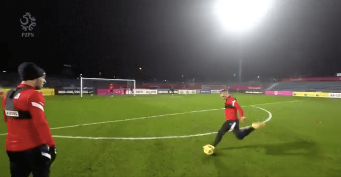 Płacheta bryluje na treningu! Świetny strzał młodego pomocnika [WIDEO] Obraz wpisu