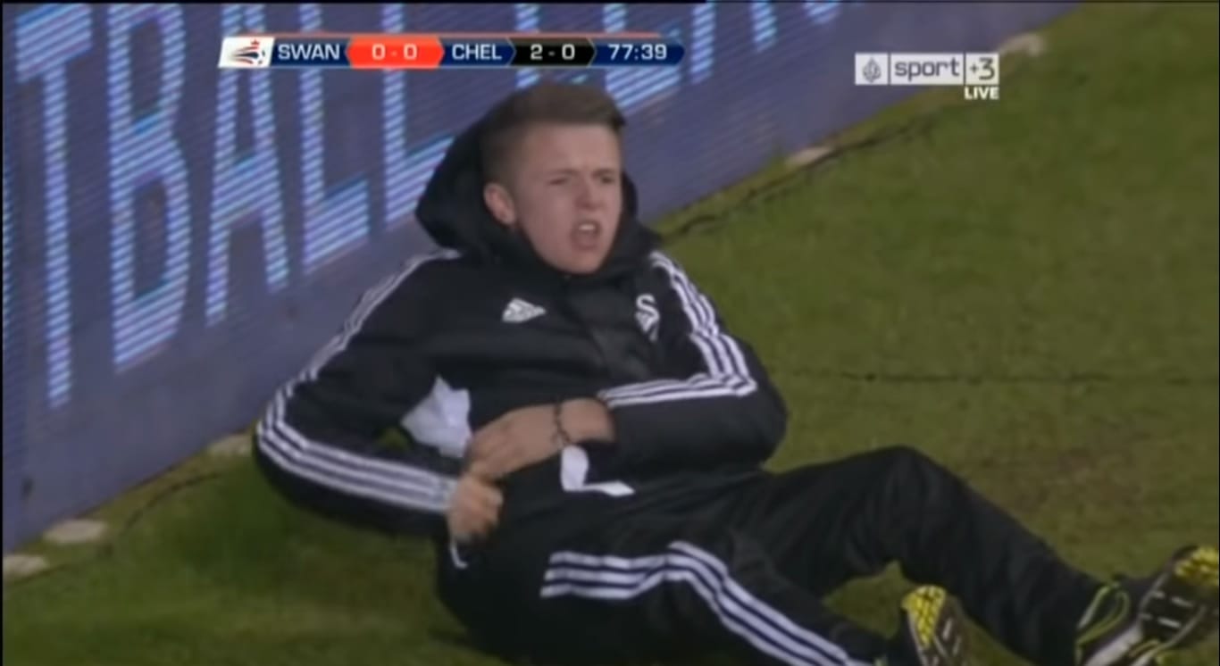 Co robi teraz chłopiec od podawania piłek, którego kopnął Hazard? Ciekawy biznes Obraz wpisu