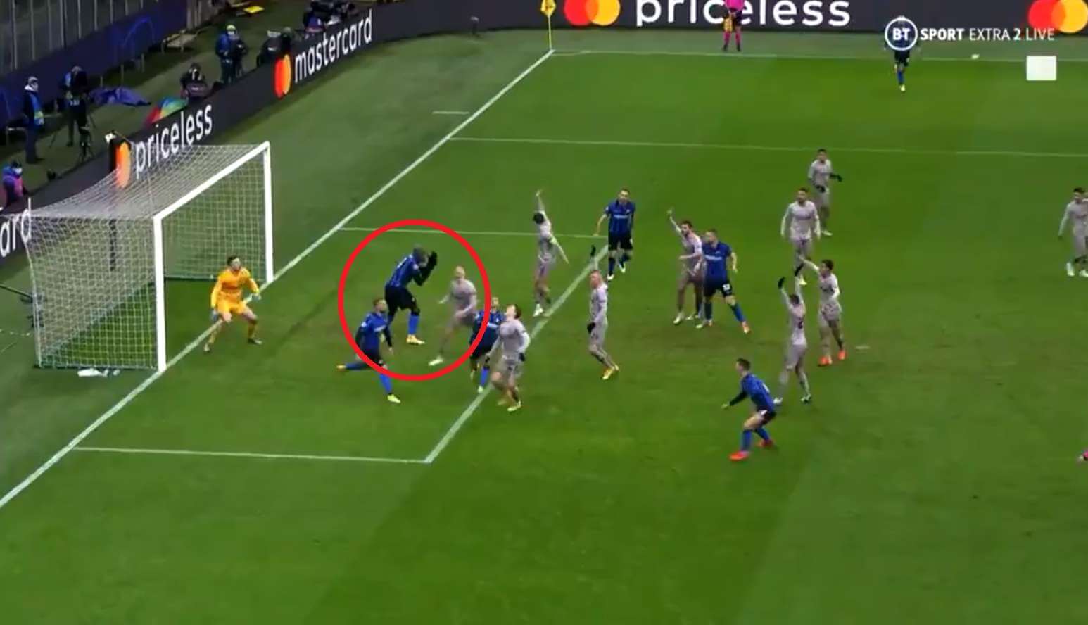 Lukaku nabity w kluczowej sytuacji. Głowa Belga przeszkodziła Interowi w awansie [WIDEO] Obraz wpisu