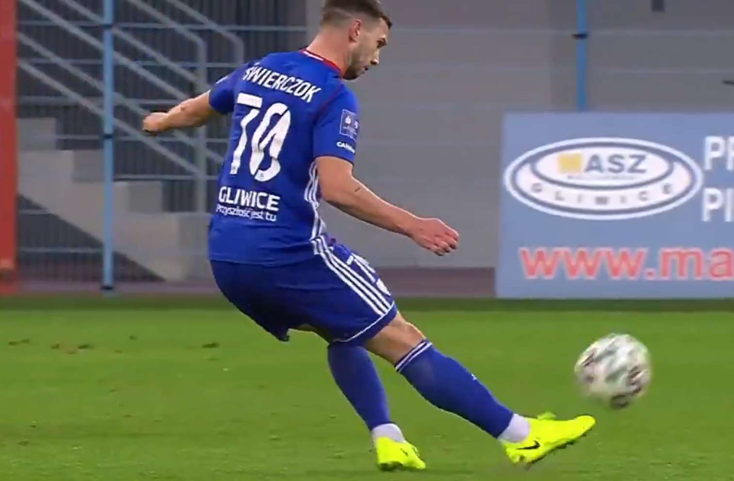 Gol roku w Ekstraklasie?! Świerczok strzelił z Zagłębiem jak Piątek z Ukrainą [WIDEO] Obraz wpisu