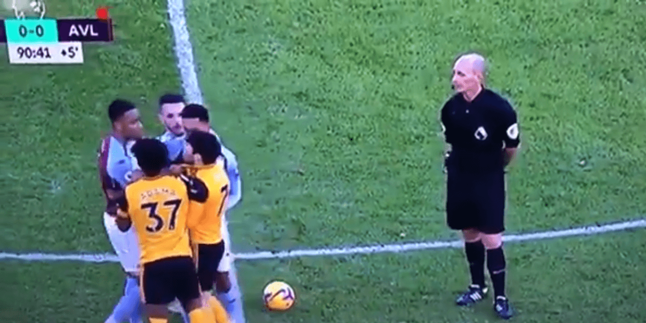 Zabawne zachowanie Mike’a Dean’a podczas kłótni zawodników. Stoicki spokój [WIDEO] Obraz wpisu