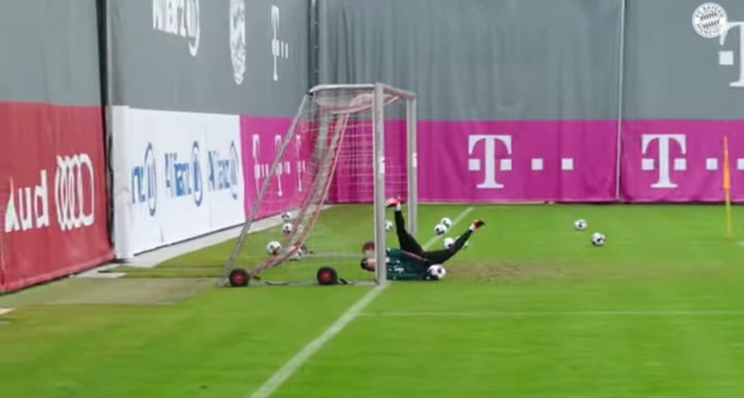 Lewandowski bawi się na treningu! Tym razem jako… bramkarz [WIDEO] Obraz wpisu