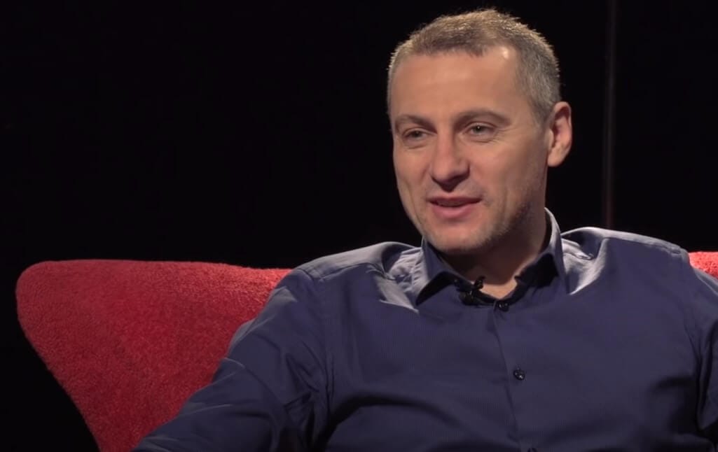 Piotr Świerczewski ocenił sytuację Lecha Poznań. Dałby kredyt zaufania Johnowi van den Bromowi Obraz wpisu