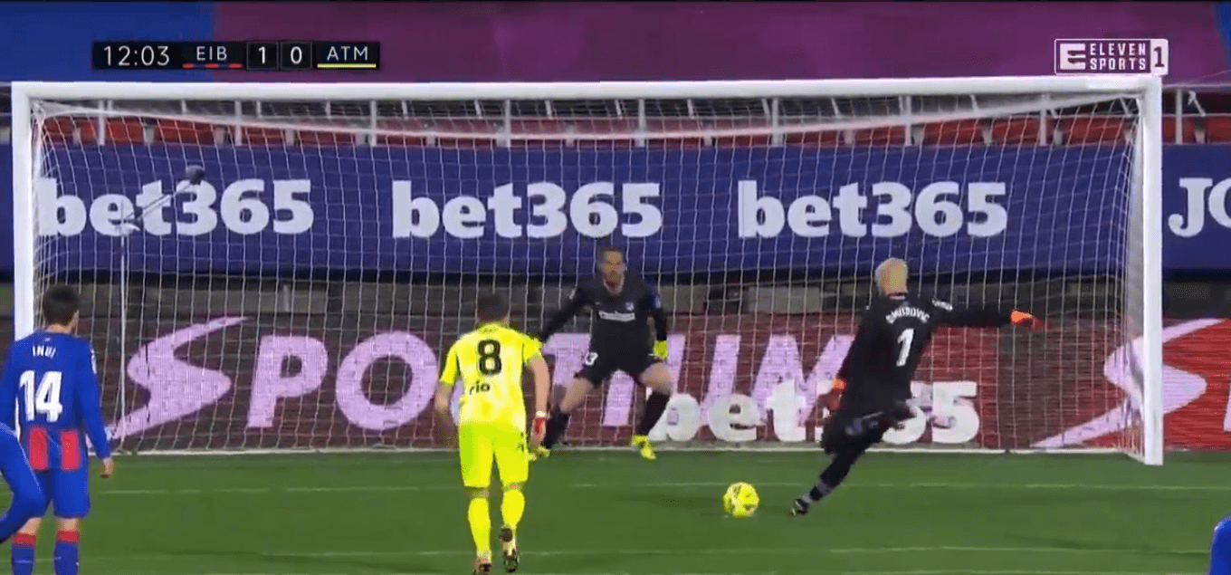 Niesamowita scena w La Liga! Bramkarz Eibar wykorzystał rzut karny w 12. minucie [WIDEO] Obraz wpisu