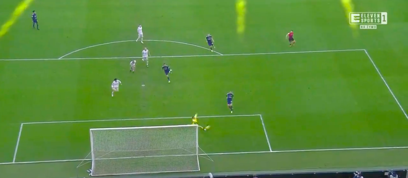 Znakomita postawa polskich bramkarzy! Skorupski czujny na linii, Szczęsny broni strzał kolegi z zespołu Obraz wpisu