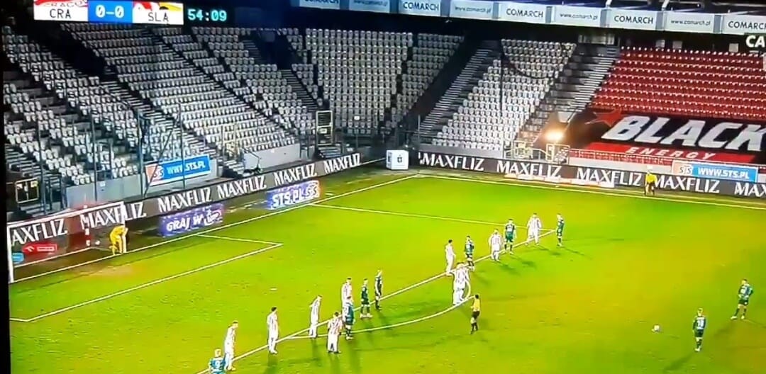 Kilkadziesiąt sekund narad i takie wykonanie. Fatalny rzut wolny Śląska Wrocław [WIDEO] Obraz wpisu