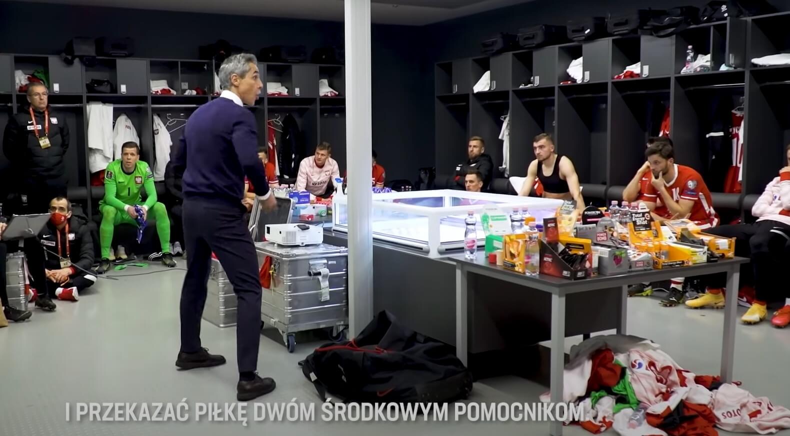 Mowa motywacyjna Roberta Lewandowskiego i spostrzeżenia Paulo Sousy z przerwy meczu. Kamery w szatni reprezentacji Polski [WIDEO] Obraz wpisu