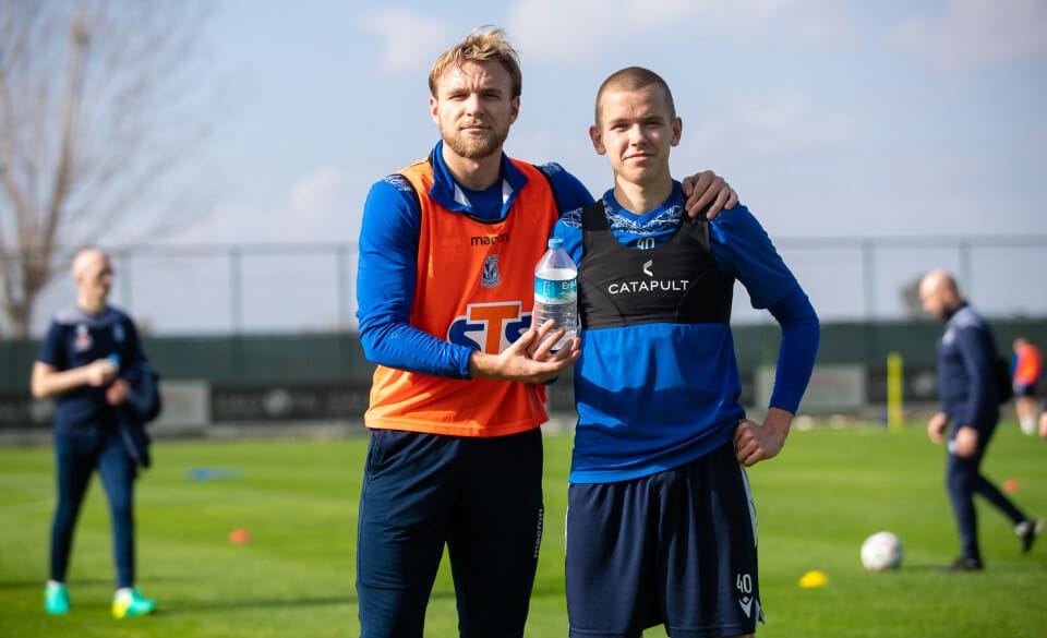 Antoni Kozubal ocenił swój debiut w Lechu Poznań. „Niewiele zapamiętałem, emocje były naprawdę duże” Obraz wpisu