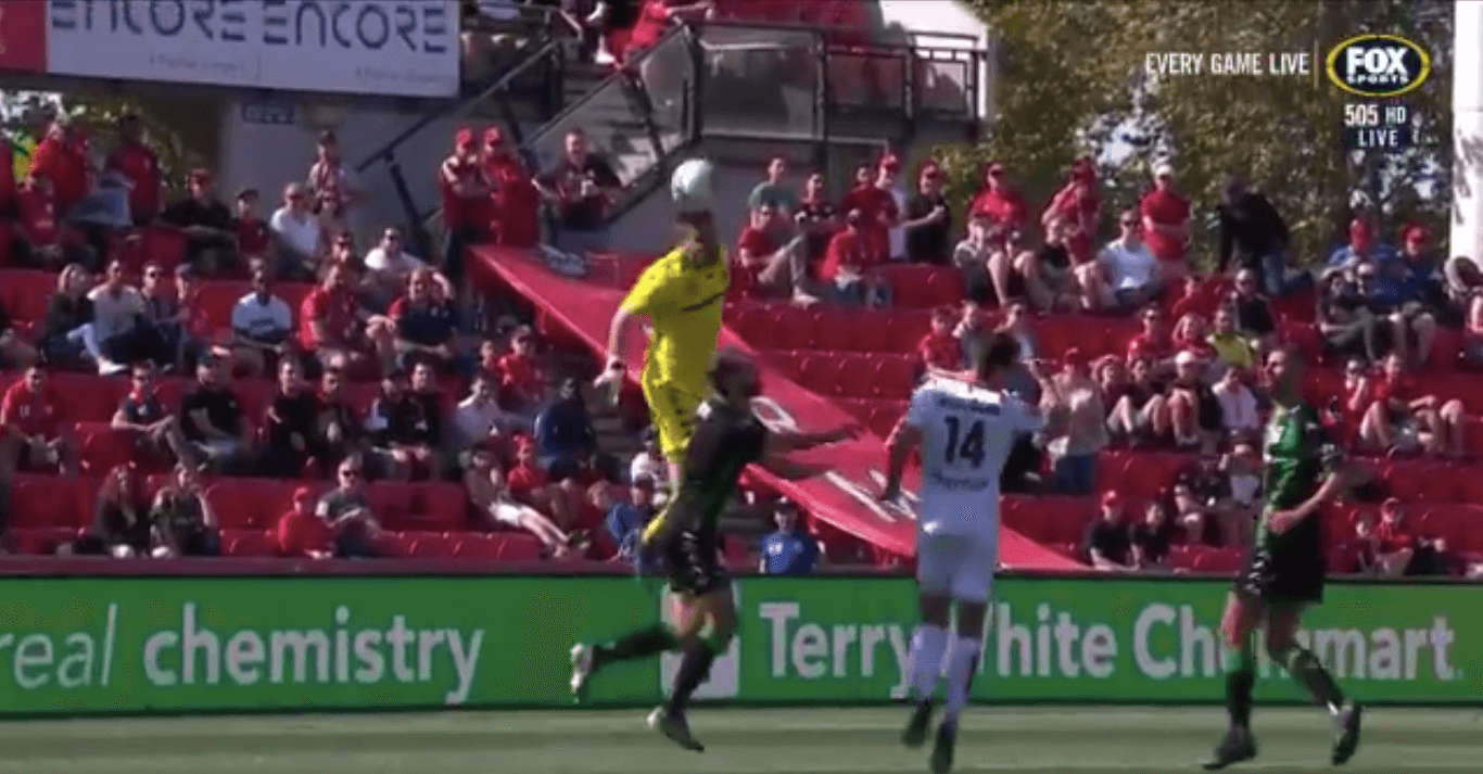 Polski golkiper z kolejnym urazem głowy. Czy to już pora na specjalny kask? Obraz wpisu