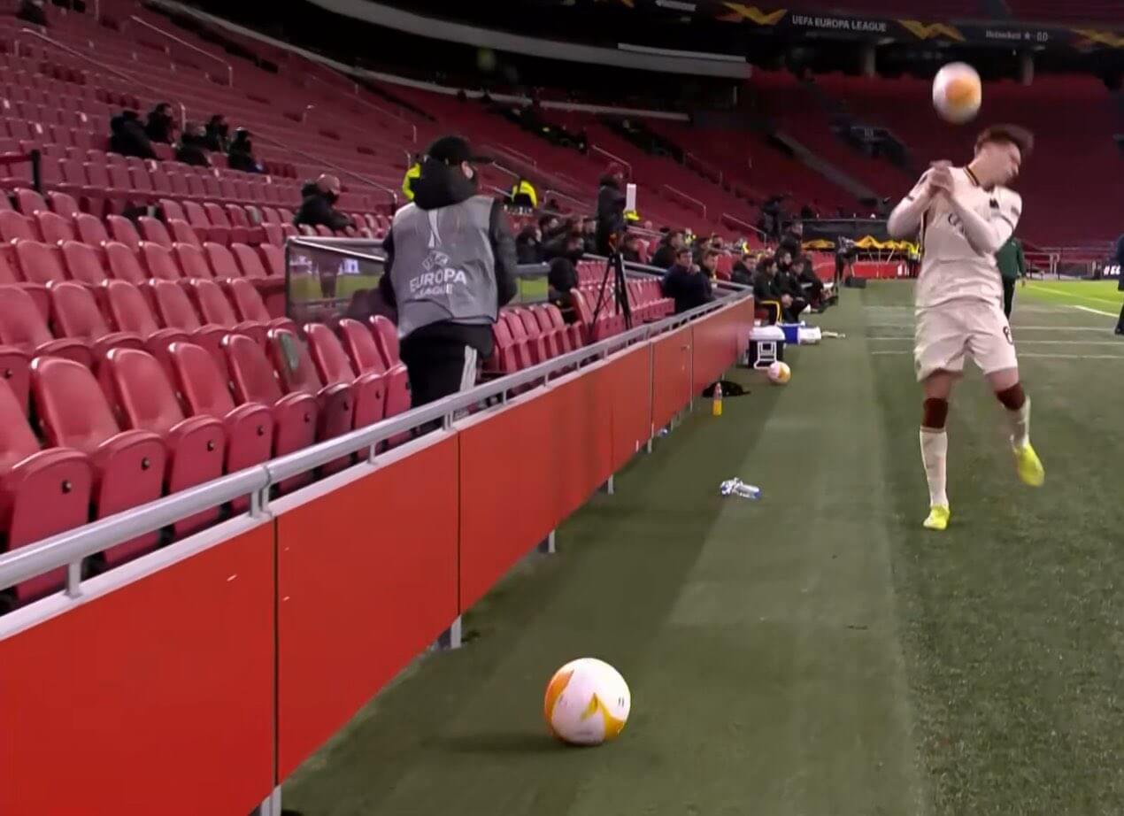 Chłopiec od piłek nie wytrzymał! Wymierzył sprawiedliwość zawodnikowi AS Romy [WIDEO] Obraz wpisu