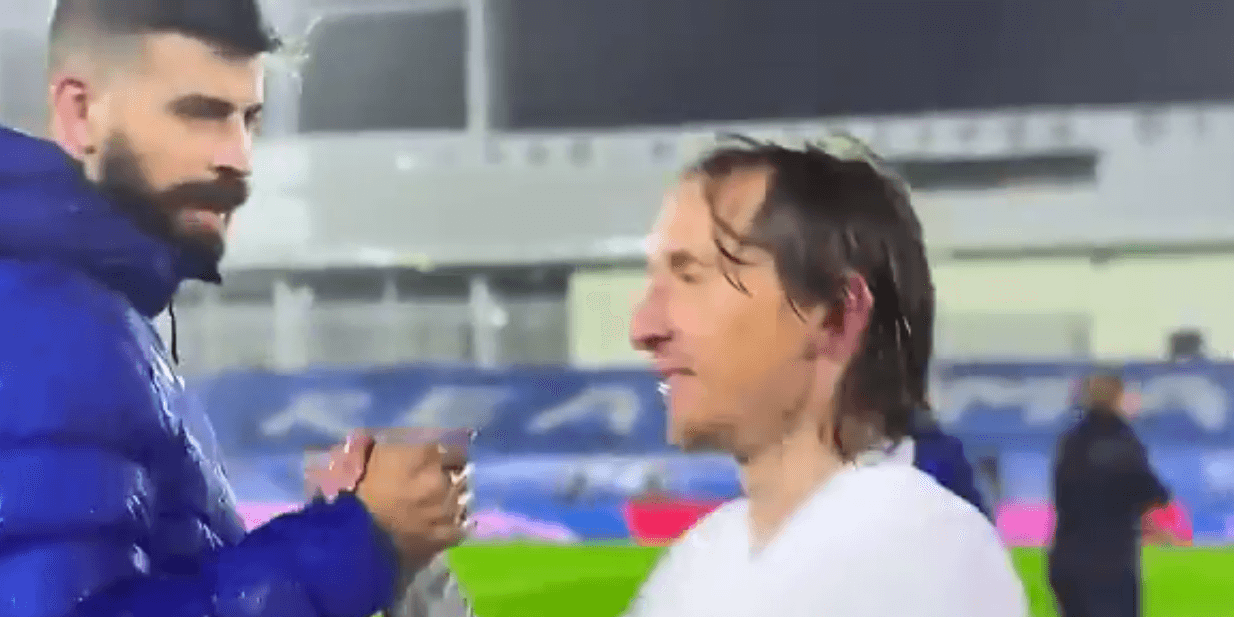 Pique zaatakował sędziego, a Modrić się z niego śmiał. Kamery wszystko nagrały [WIDEO] Obraz wpisu