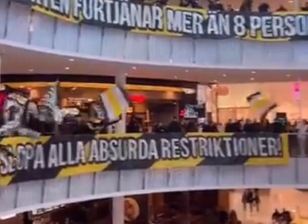 Szwedzcy kibice protestują w… galerii handlowej. Sprzeciwiają się nowym obostrzeniom [WIDEO] Obraz wpisu