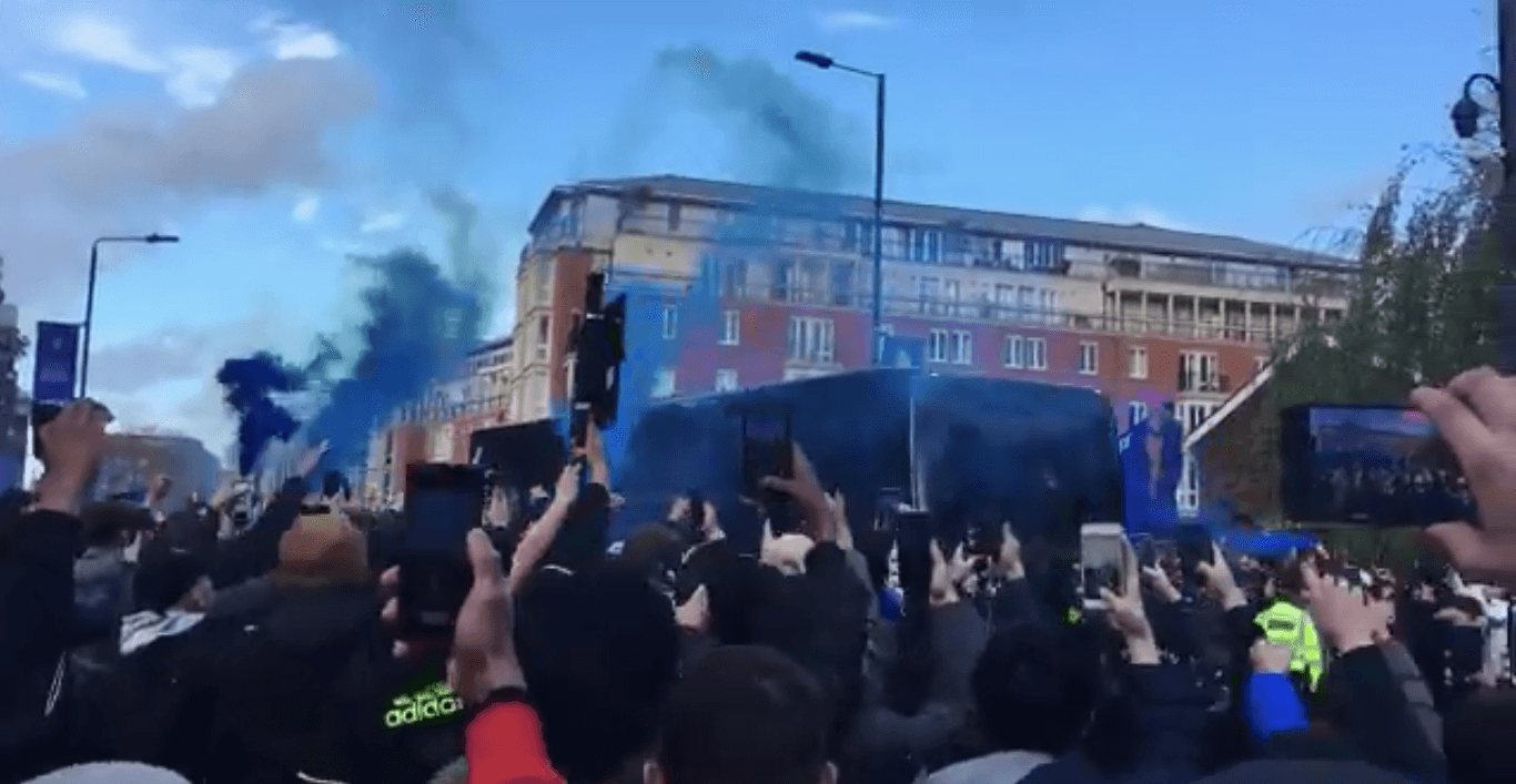 Gorący doping na ulicach Londynu! Kibice Chelsea przekazali wsparcie swoim zawodnikom Obraz wpisu