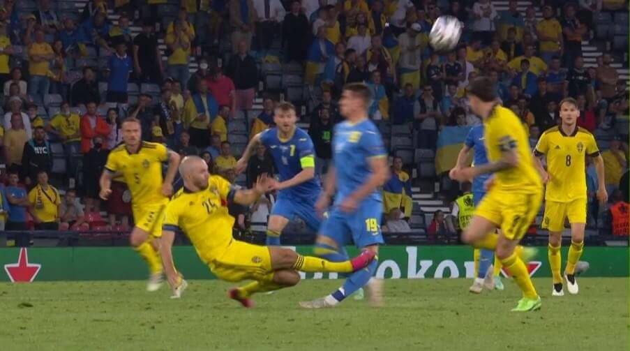 Koszmarny faul reprezentanta Szwecji! Miał pretensje za otrzymanie czerwonej kartki [WIDEO] Obraz wpisu