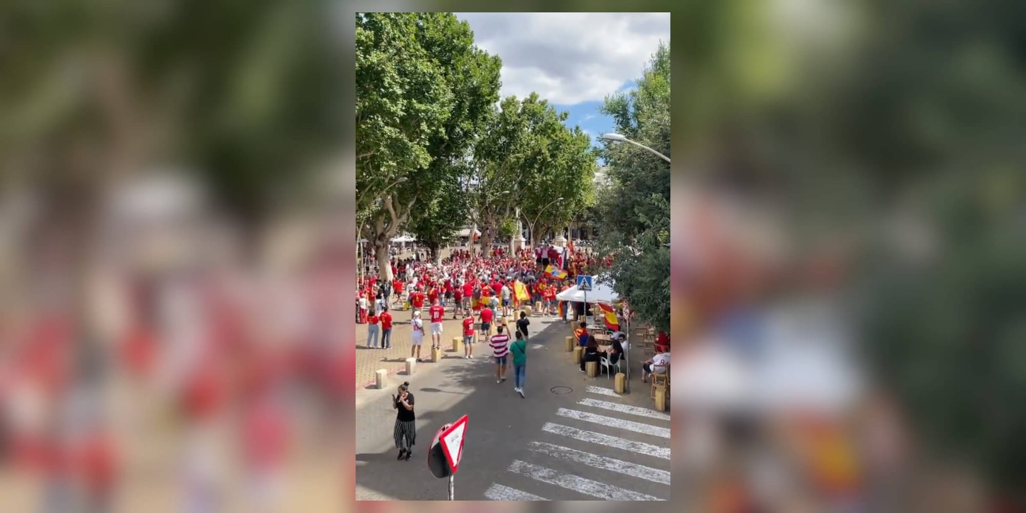 Głośny doping w Sevilli! Polscy kibice na hiszpańskich ulicach [WIDEO] Obraz wpisu