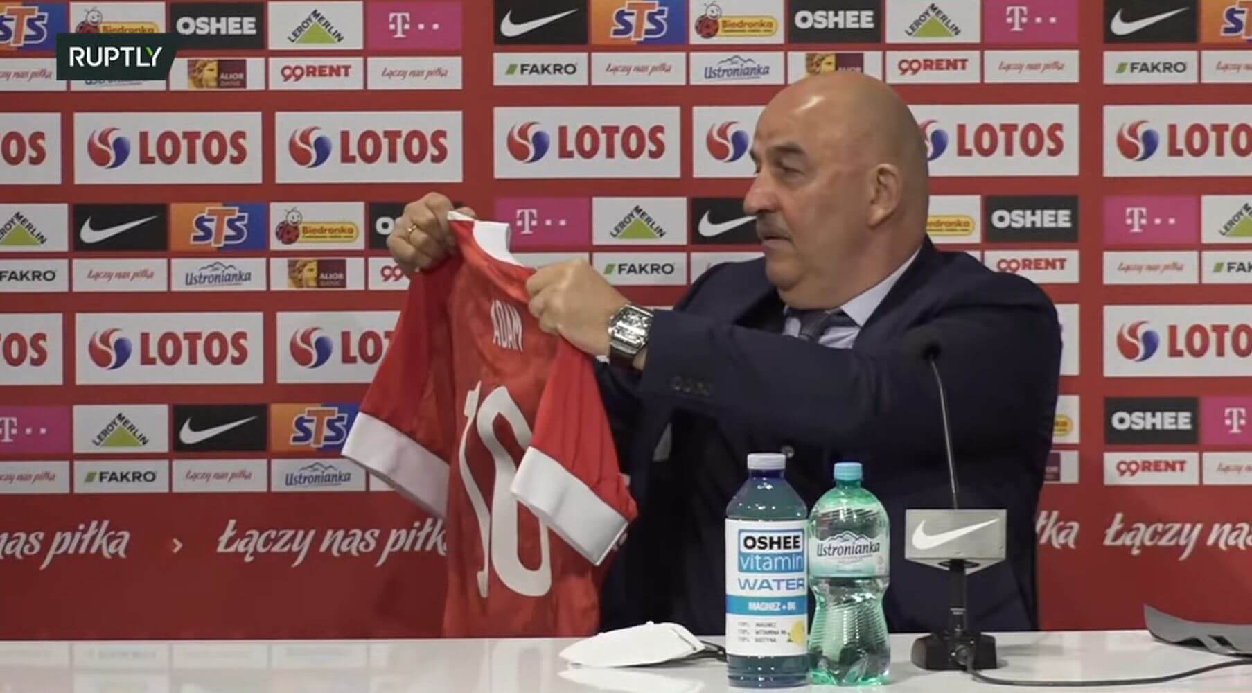 Świetny gest Czerczesowa! Rosjanin wręczył prezent dawnemu współpracownikowi Obraz wpisu