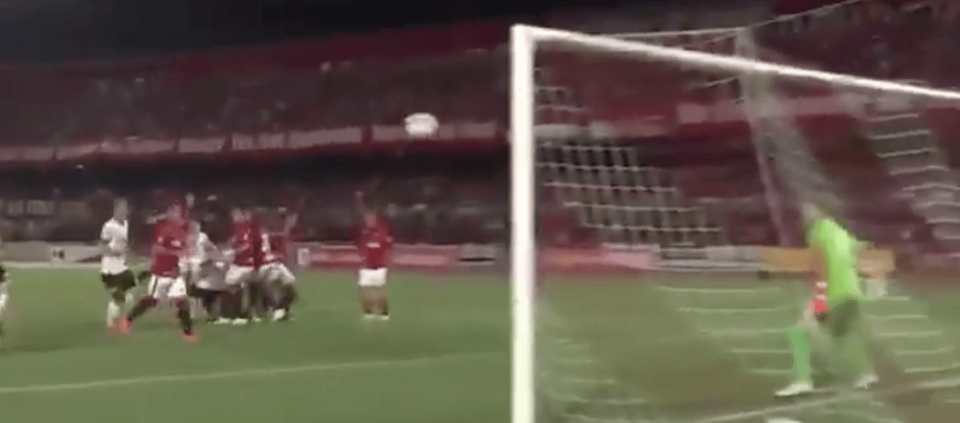 Iniesta wciąż pamięta, jak się strzela! Niesamowity gol z rzutu wolnego [WIDEO] Obraz wpisu