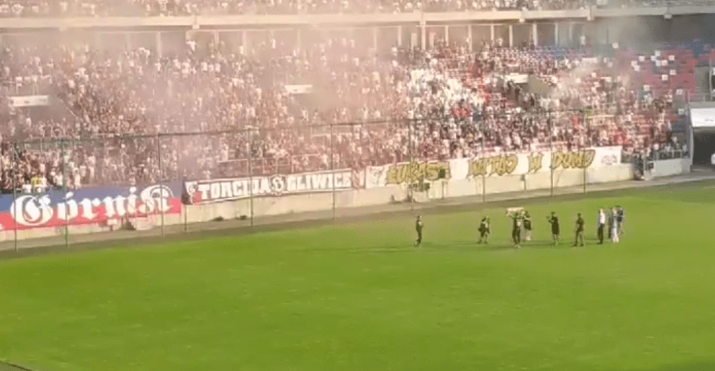 Lukas Podolski powitany przez tysiące kibiców Górnika! Wydarzenie robi wrażenie [WIDEO] Obraz wpisu