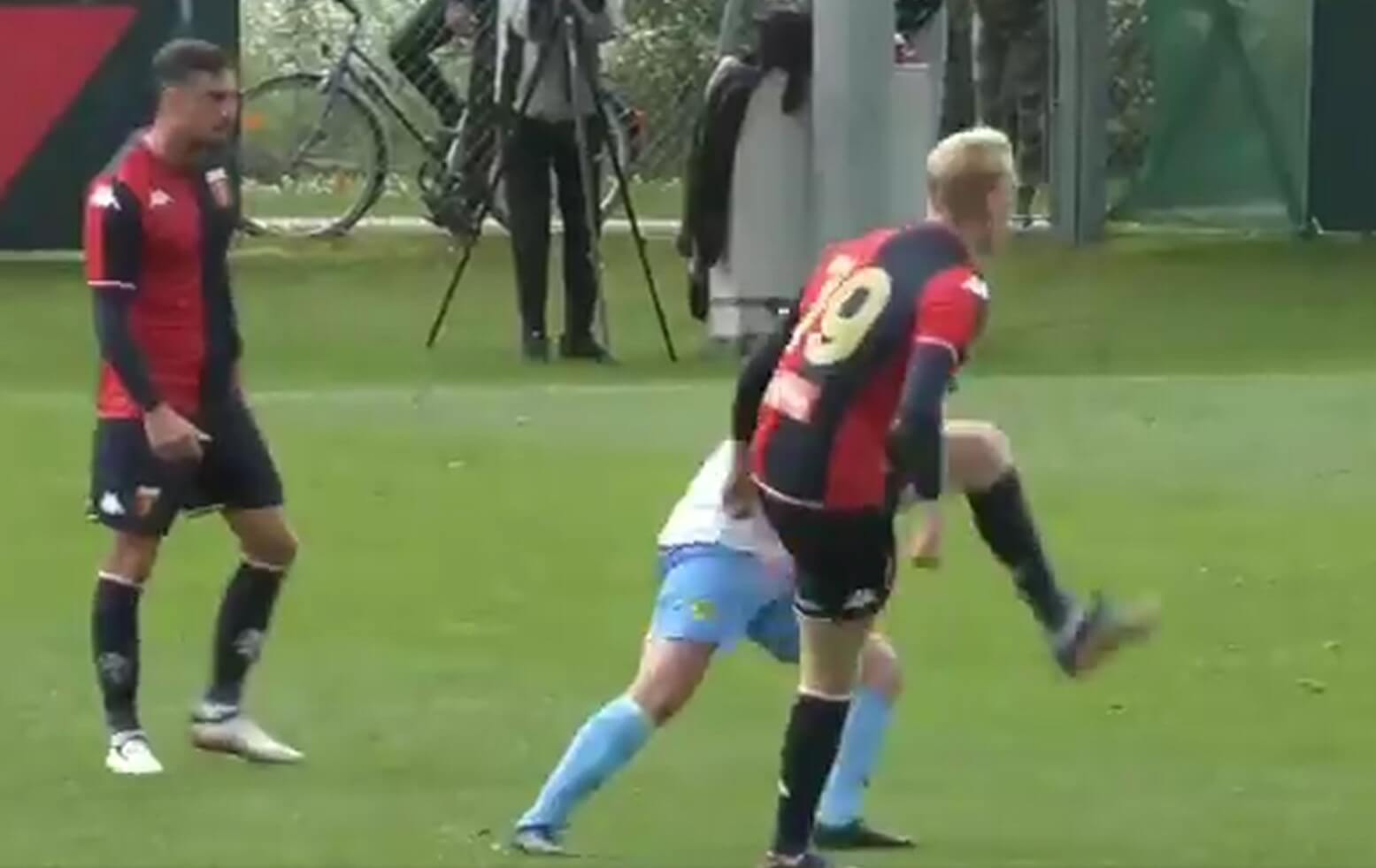 Aleksander Buksa popisał się w debiucie w Genoi. Piękna asysta 18-latka [WIDEO] Obraz wpisu