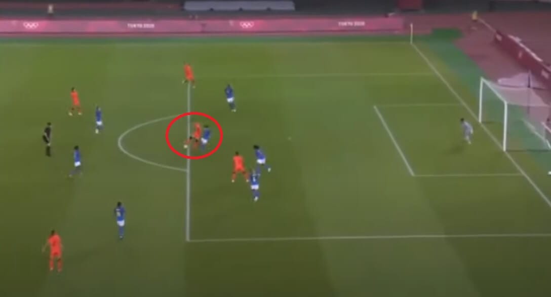 Znakomity gol na kobiecej olimpiadzie! Holenderka skopiowała bramkę Dennisa Bergkampa [WIDEO] Obraz wpisu