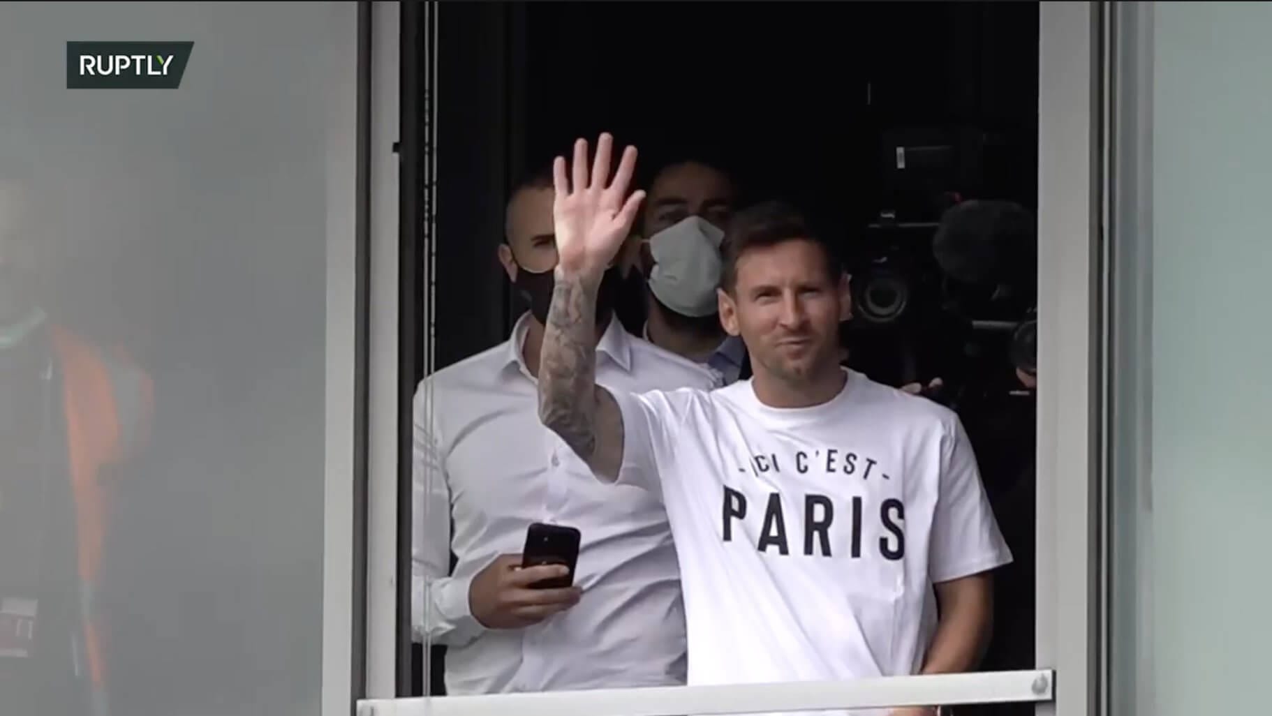 Leo Messi dotarł do Paryża! Argentyńczyk wita się z kibicami [WIDEO] Obraz wpisu