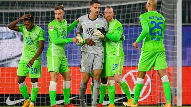 Niecodzienna sytuacja w Pucharze Niemiec. Trener Wolfsburga przeprowadził zbyt dużą liczbę zmian! Obraz wpisu