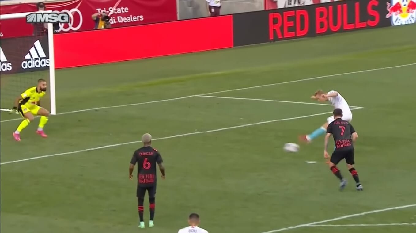 Adam Buksa bohaterem! Gol Polaka na wagę zwycięstwa w 91. minucie meczu [WIDEO] Obraz wpisu