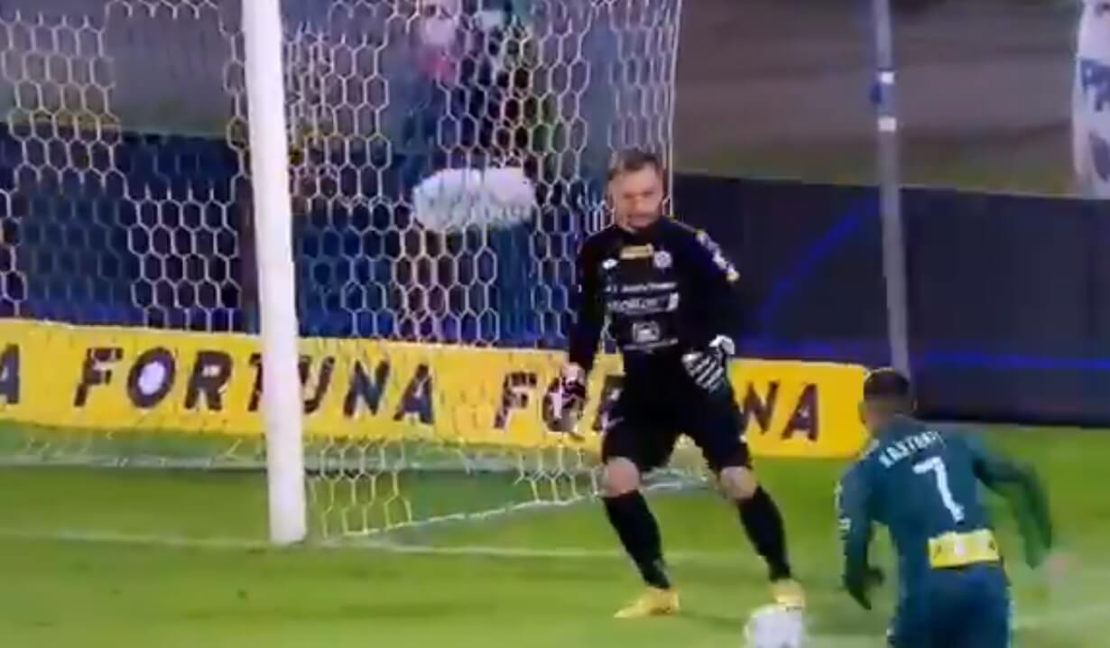 Fatalny błąd bramkarza w Pucharze Polski. Legia Warszawa otrzymała gola niemal za darmo [WIDEO] Obraz wpisu