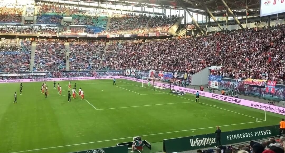 Robert Lewandowski wyprowadził Bayern na prowadzenie w hicie Bundesligi! Pewnie wykonany rzut karny [WIDEO] Obraz wpisu