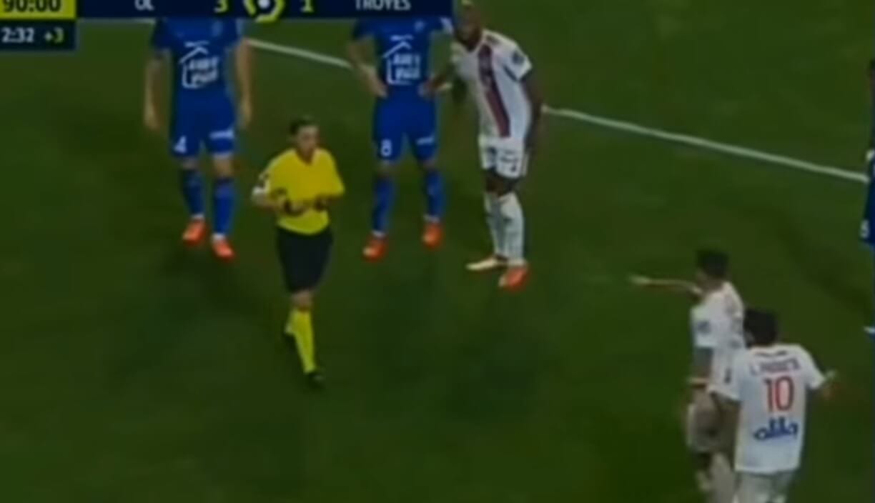 Skandal w Ligue 1! Paquetá ukarany żółtą kartką za wykonanie sztuczki. Neymar grzmi [WIDEO] Obraz wpisu