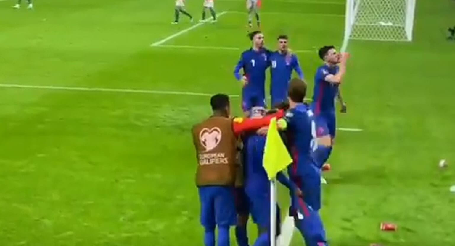 Skandaliczne zachowania węgierskich kibiców i odpowiedź Anglii. Federacja opublikowała komunikat [WIDEO] Obraz wpisu