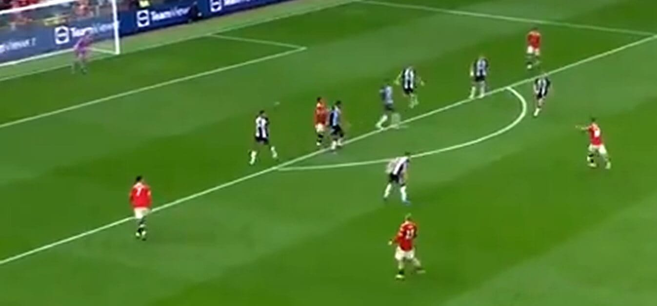 Manchester United prowadzi już 3:1. Potężna bomba Bruno Fernandesa [WIDEO] Obraz wpisu