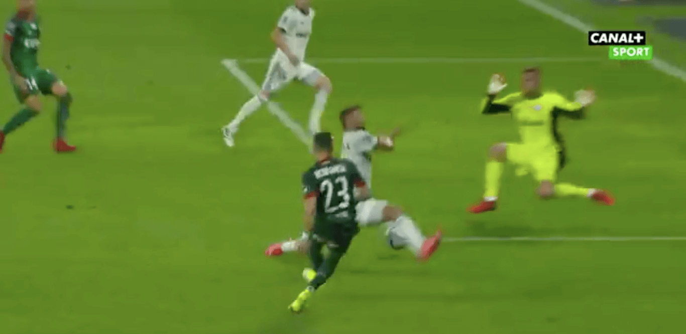 Przedziwny gol we Wrocławiu! Sędzia machnął chorągiewką, a Legioniści przestali bronić [WIDEO] Obraz wpisu