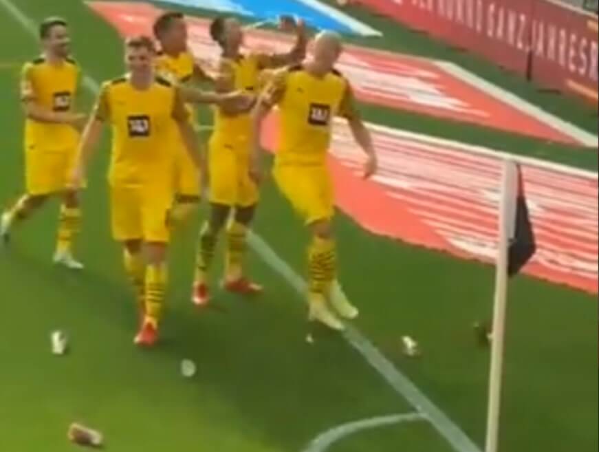 Pierwsze piwo młodego piłkarza Borussii Dortmund. Bellingham skorzystał z okazji po golu Haalanda [WIDEO] Obraz wpisu