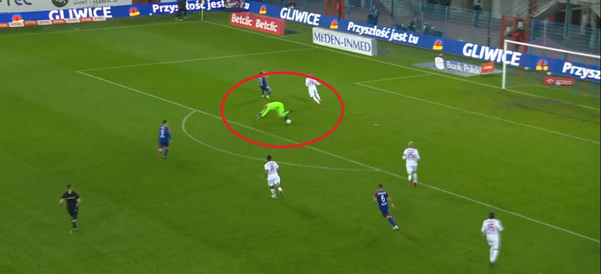 Kiks kolejki w Ekstraklasie? Fatalny błąd Pawła Kieszka pozbawił Wisłę punktów [WIDEO] Obraz wpisu
