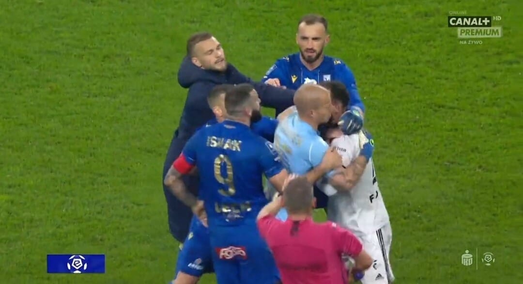 Zawrzało między piłkarzami Legii i Lecha! Gorąco po ostatnim gwizdku arbitra [WIDEO] Obraz wpisu