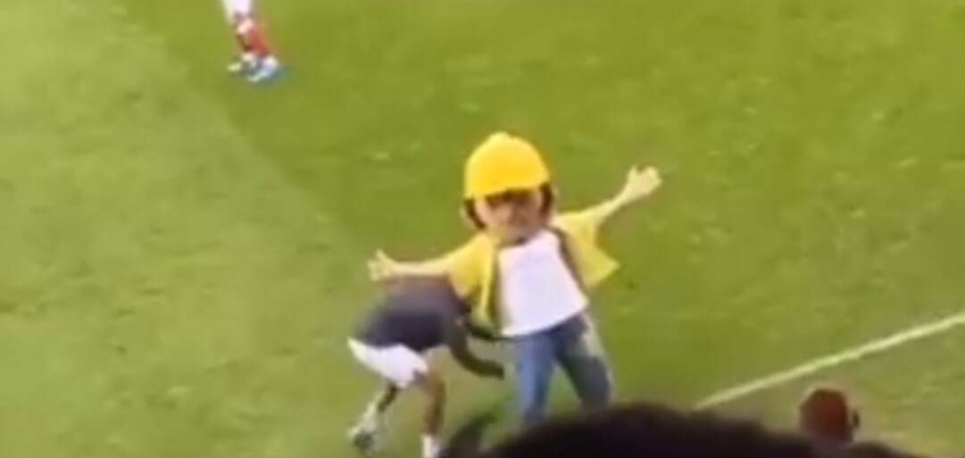 Kibice Bristol City obrażali maskotkę Peterborough United. Oberwało się… Bobowi Budowniczemu [WIDEO] Obraz wpisu