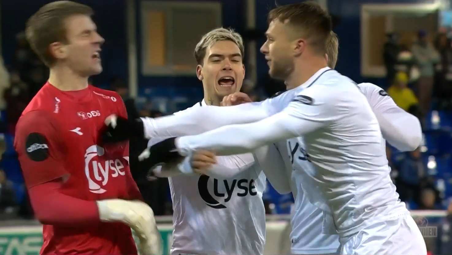 Kuriozalna sytuacja w Norwegii. Piłkarz popchnął kolegę z drużyny, za co wyleciał z boiska [WIDEO] Obraz wpisu