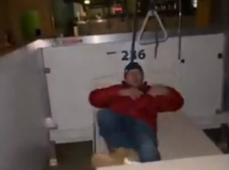 Kibice szukali toalety na stadionie Narodowym, a znaleźli się w… szpitalu covidowym [WIDEO] Obraz wpisu