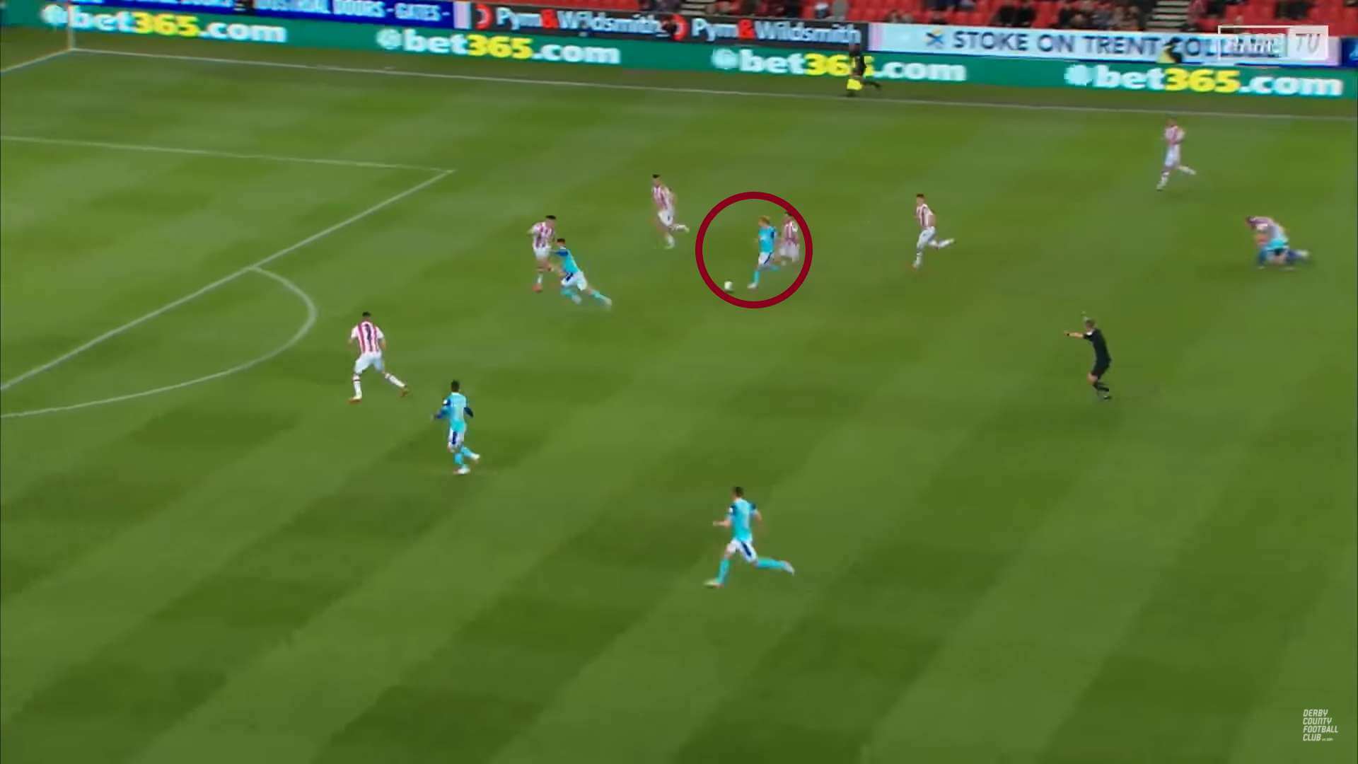 Dobry występ Kamila Jóźwiaka przeciwko Stoke City. Polak zanotował pierwszą asystę w tym sezonie [WIDEO] Obraz wpisu