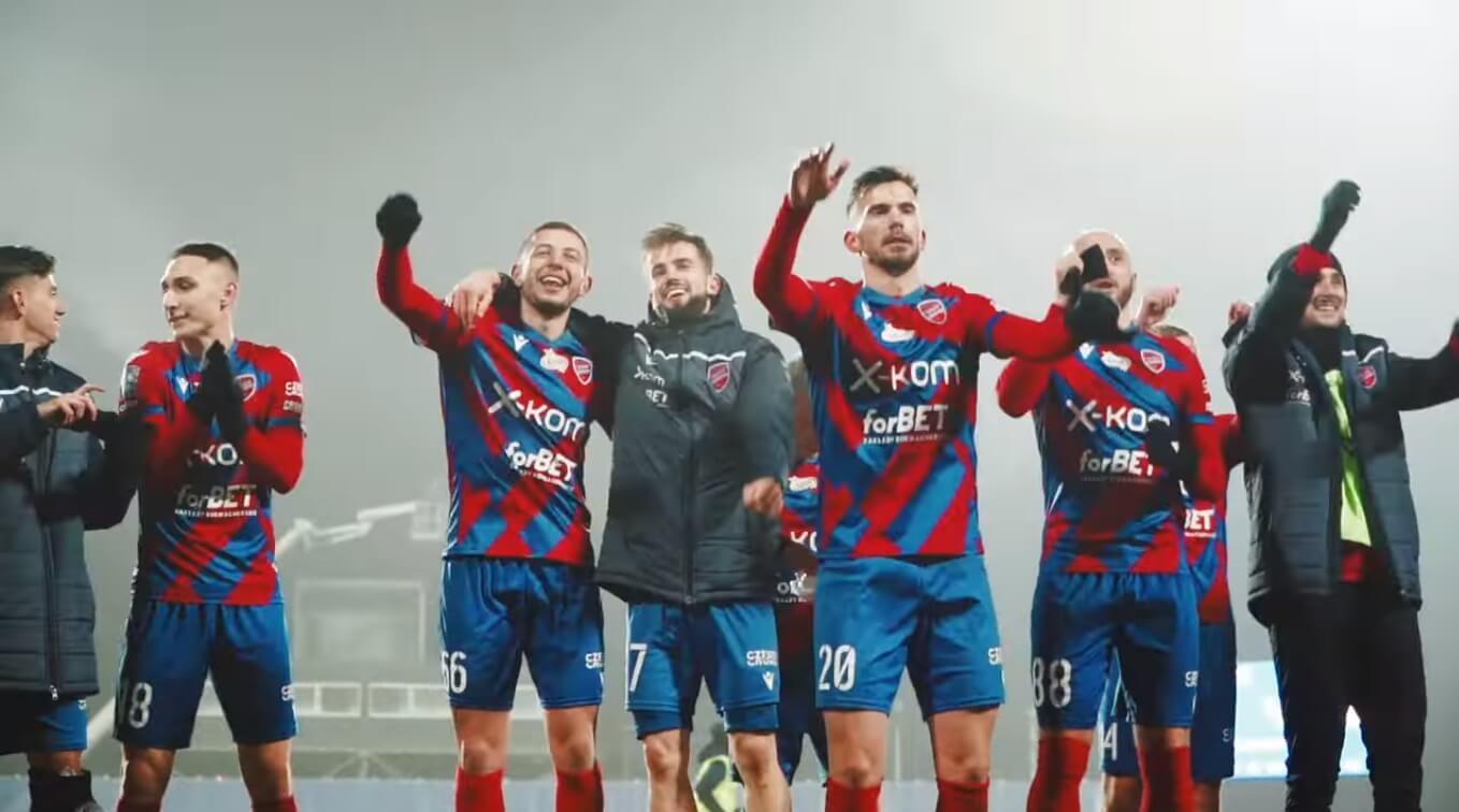 Włoski klub zainteresowany 17-letnim Polakiem z Rakowa Częstochowa. „Wyrażają gotowość” Obraz wpisu