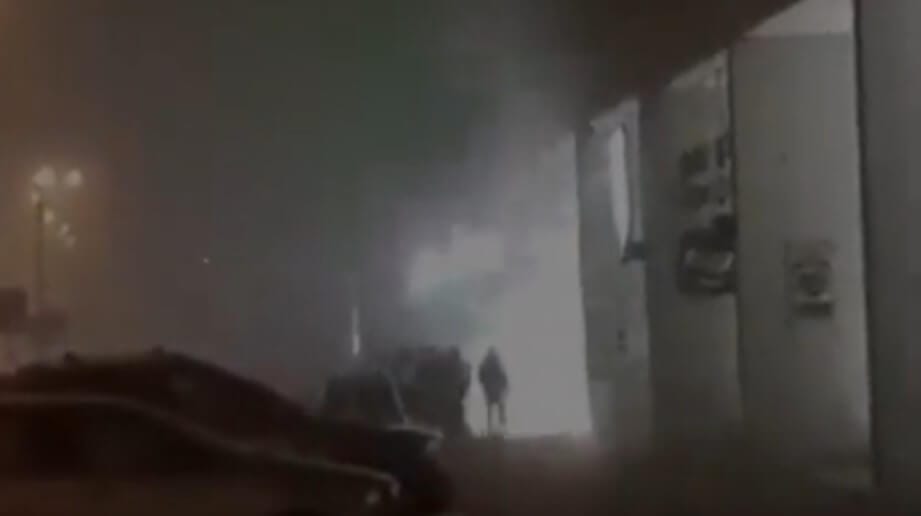 Kibice Legii zebrali się pod stadionem. Specjalny transparent dla Mioduskiego [WIDEO] Obraz wpisu