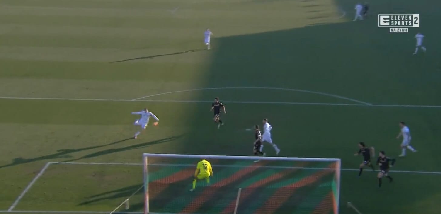 Żurkowski daje prowadzenie! Bramkarz był bez szans [WIDEO] Obraz wpisu
