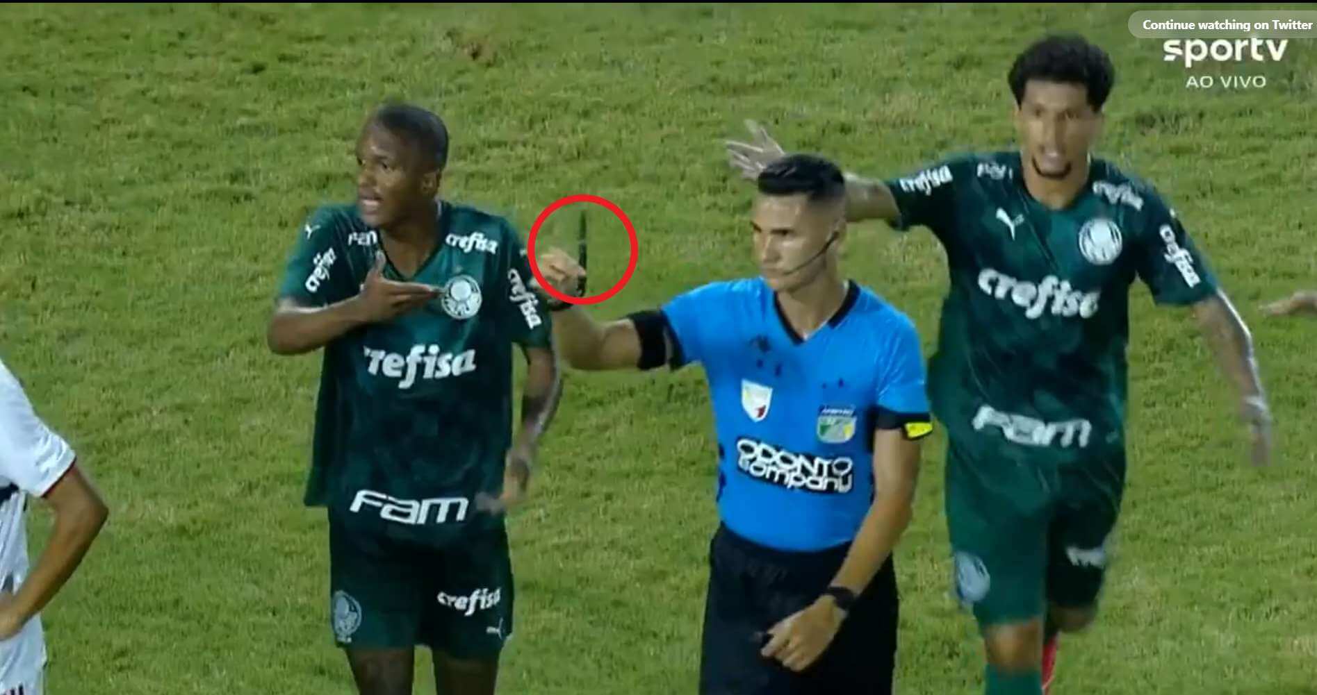 Skandal w Brazylii. Po wtargnięciu kiboli na murawie znaleziono nóż [WIDEO] Obraz wpisu